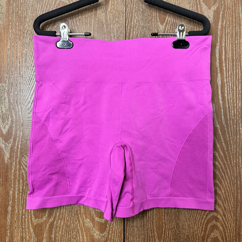 Lululemon Magenta Pink Seamless High Rise Biker Shorts Mesh Detail Women Athlete
